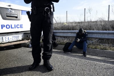 Гръцката полиция разби престъпна група прекарваща незаконно мигранти от река