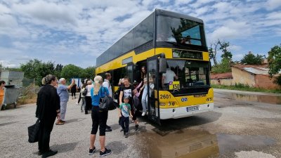 В София вече се движи двуетажен автобус по линия Х50
