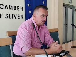 Вече бившият областен на Сливен Минчо Афузов смята да се