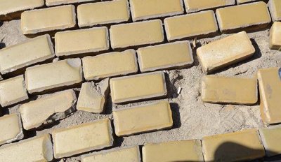 Пренареждат жълтите павета след ремонта на улица „Оборище“