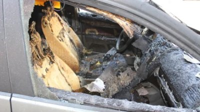 Лек автомобил Фолксваген Голф изгоря напълно тази нощ в Благоевград