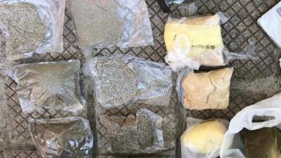 Криминалисти откриха три вида наркотици в необитаем имот в село
