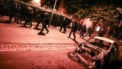 1000 задържани през четвъртата поредна нощ на вълнения във Франция