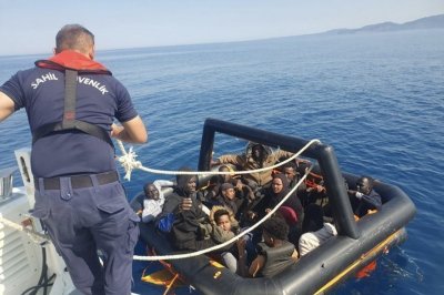 Спасиха над 80 бедстващи мигранти в Егейско море