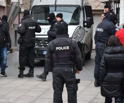 Петима полицаи са арестувани в София заради укриване на престъпления