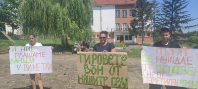 Девене на протест: Тировете вън