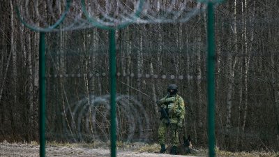 Спешно да бъде усилена защитата на границата с Беларус нареди