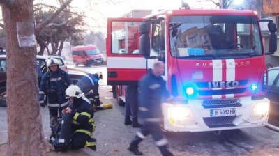 Мъж е пострадал при пожар в стопанска постройка край Кюстендил