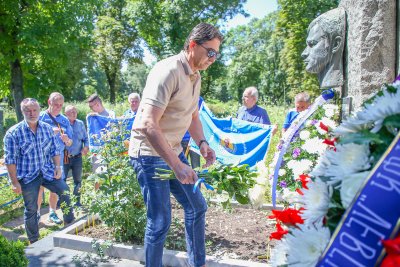 Левски отбеляза 52 ата годишнина от трагичната гибел на Георги Аспарухов