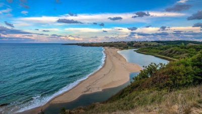 Замърсяване на българското Черноморие няма заяви министърът на туризма Зарица