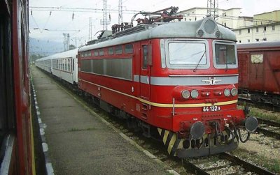 Деца са замеряли с камъни локомотива на влака от Варна