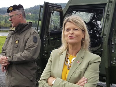 Министърката на отбраната на Австрия Клаудия Танер ще подпише днес в швейцарската