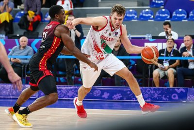 Българската баскетболна звезда Александър Везенков изяви желание да носи №7