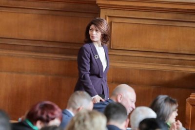 Председателят на парламентарната група на ГЕРБ СДС Десислава Атанасова призова лидерът