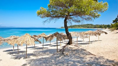 Нашенци плажуват в Гърция, спят в България за по-евтино