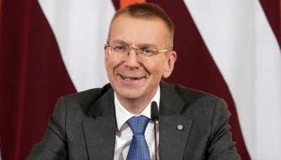 Дългогодишният външен министър на Латвия известен с твърдата си линия