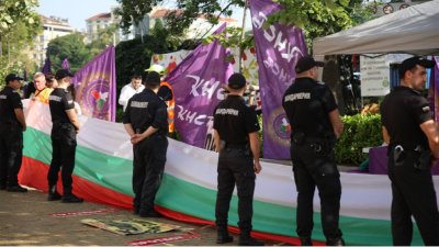 За трети пореден ден КНСБ организира протест пред сградата на
