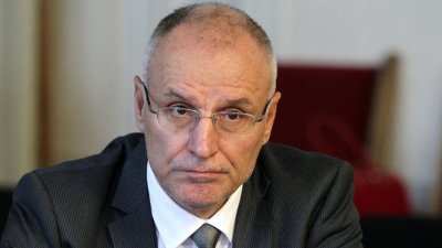 Управителят на Българската народна банка Димитър Радев остава на поста