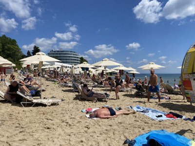 КРАЙ НА ЛУТАНЕТО: Резервираме си сянката на плажа с мобилно приложение 