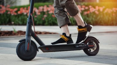  Мъж е с опасност за живота след падане от тротинетка в Сливен