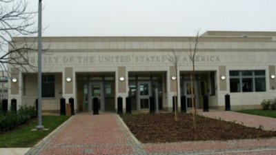 Американското посолство осъди колажа с Паси