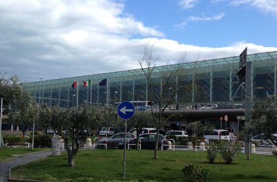 Пожар затваря основното летище на Сицилия