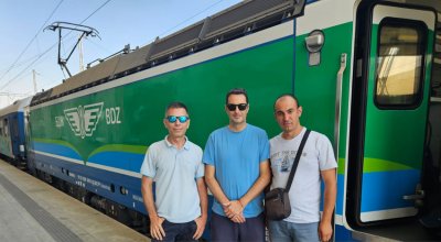 Министърът на транспорта изтърпя влака София-Бургас и написа есе
