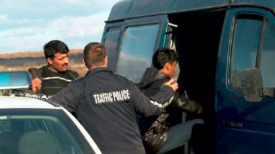 Задържаха нелегални мигранти на "Тракия" край София
