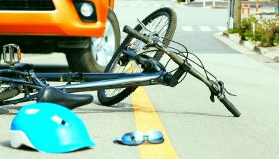 7 годишен велосипедист се удари в движещ се автомобил в село