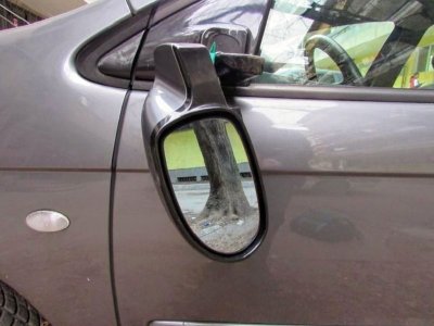 Заловиха шофьор  потрошил с метална палка огледала на кола в Русе съобщиха