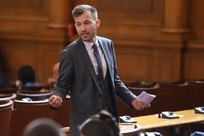 Депутатът на Продължаваме промяната Искрен Митев получи наказание забележка в