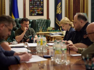 Украинският президент Володимир Зеленски пристигна днес в град Днепър където проведе среща