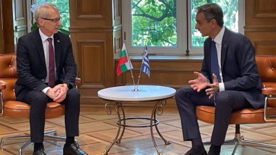 Денков говори с Мицотакис в двореца "Максим" в Гърция 