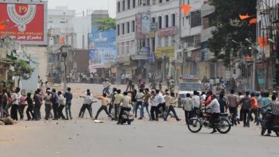 Петима убити при сблъсъци между хиндуисти и мюсюлмани в Индия