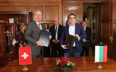 Асен Василев подписа с Швейцария