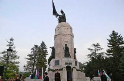 Прокуратурата във Велико Търново прекрати разследването за кючека върху паметника
