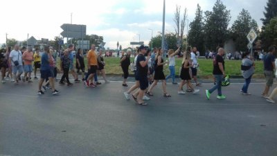 Жителите на село Цалапица за поредна вечер излязоха на протест