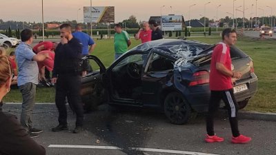 Инцидент: Кола се разби с висока скорост на метри от автобуса на ЦСКА