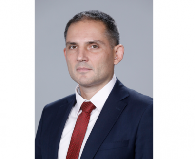 Депутатът от ПП ДБ Петър Петров изненадващо подаде оставка като народен