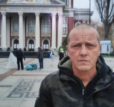 Бурните страсти в Народния театър Иван Вазов около спорния директор