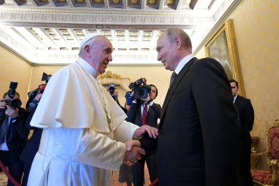 Папата моли Путин да се върне към зърнената сделка 