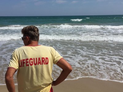 Спасителите настояват за плажна полиция