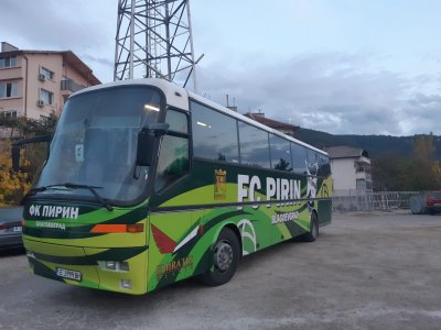 Автобус с малки футболисти на Пирин претърпя лека катастрофа край