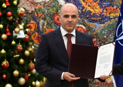 Премиерът на Република Северна Македония Димитър Ковачевски положи цветя днес
