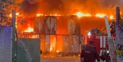 Огромен пожар пламна в индустриалната зона на Москва 