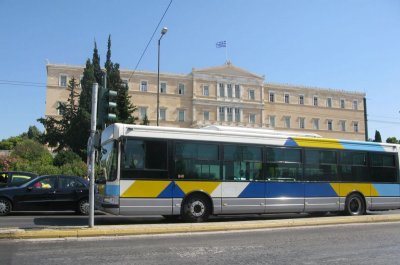 Гърция осигурява безплатен автобусен транспорт на студентите си
