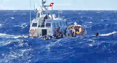 Над 40 мигранти загинаха край италианския остров Лампедуза
