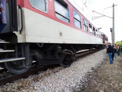 Бързият влак София Варна престоява на гара Русаля Дичим след инцидент