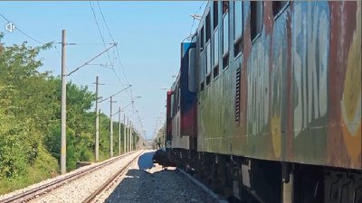 Около 250 пътници от бързия влак София – Варна престояха