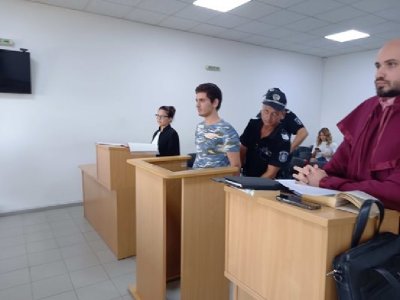 В Пловдивския районен съд беше доведен 18 годишният Станислав Огнянов обвинен